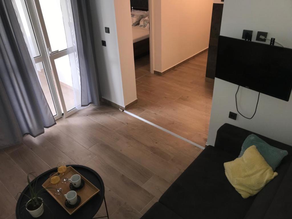 Apartman Sa Lodom 2+2 Lejlighed Pirovac Eksteriør billede