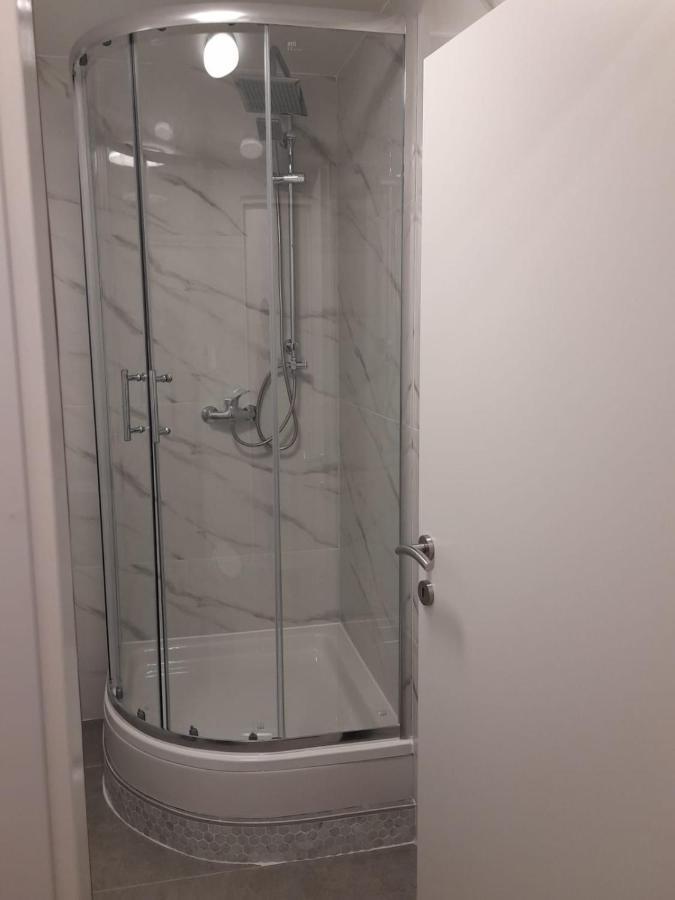 Apartman Sa Lodom 2+2 Lejlighed Pirovac Eksteriør billede